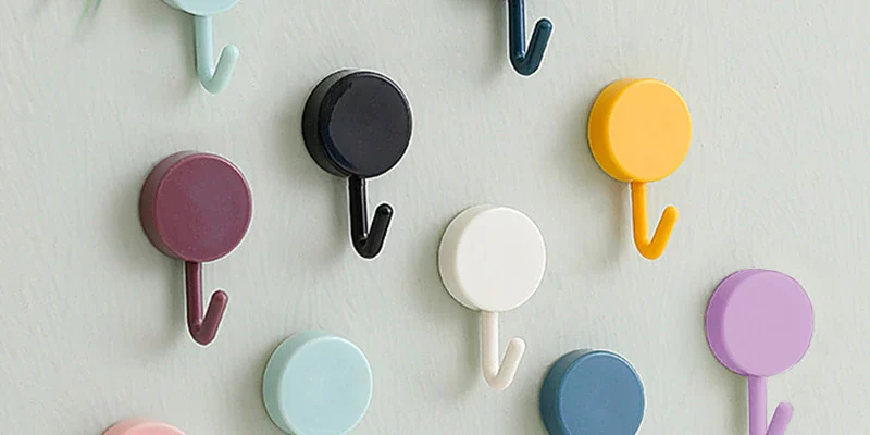 Самоклеящиеся настенные крючки прочные